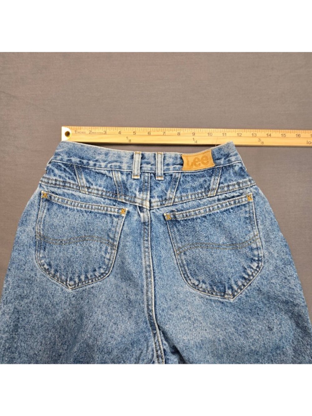 Vintage 90s Lee High-Waisted Jeans 8 Short Acid Wash Tapered Legs Classic Fit - Picture 6 of 6